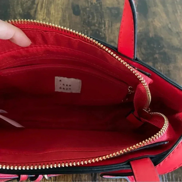 Target Red Cross body purse - Picture 4 of 12